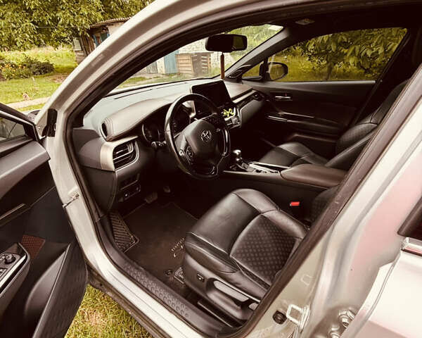 Сірий Тойота C-HR, об'ємом двигуна 1.2 л та пробігом 178 тис. км за 17500 $, фото 7 на Automoto.ua