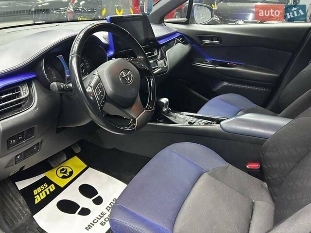 Серый Тойота C-HR, объемом двигателя 1.2 л и пробегом 41 тыс. км за 23000 $, фото 7 на Automoto.ua
