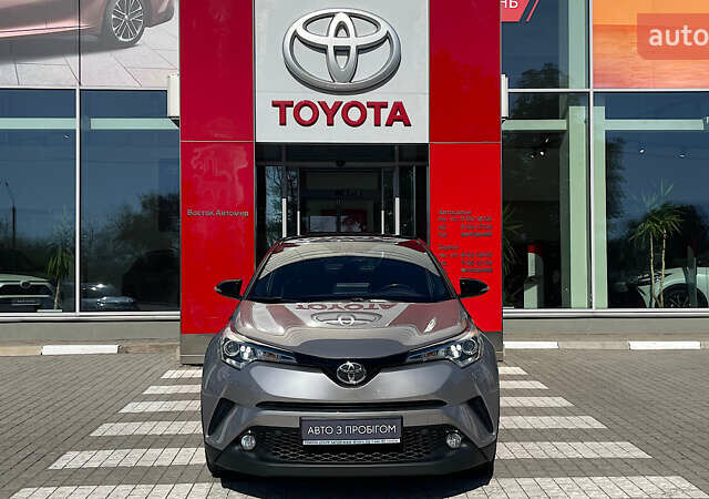 Серый Тойота C-HR, объемом двигателя 1.2 л и пробегом 92 тыс. км за 19116 $, фото 4 на Automoto.ua