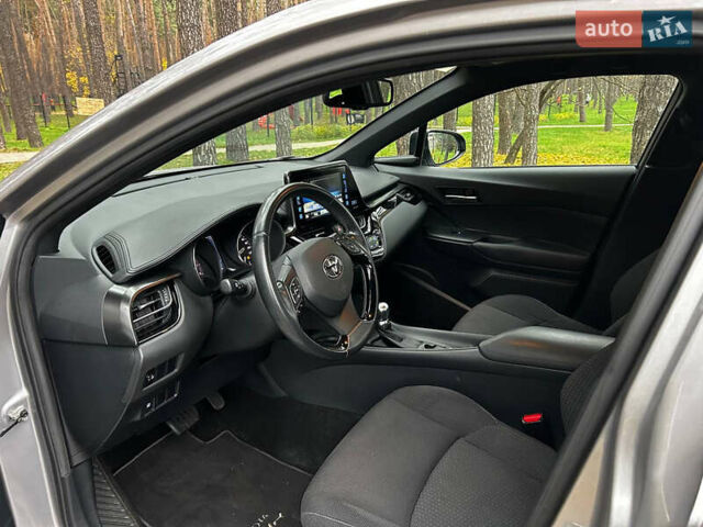 Сірий Тойота C-HR, об'ємом двигуна 1.2 л та пробігом 42 тис. км за 20000 $, фото 11 на Automoto.ua