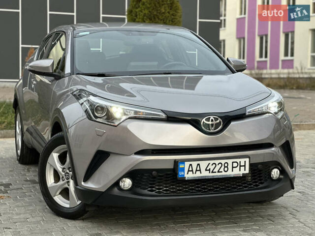 Сірий Тойота C-HR, об'ємом двигуна 1.2 л та пробігом 42 тис. км за 18950 $, фото 11 на Automoto.ua