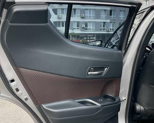 Серый Тойота C-HR, объемом двигателя 1.2 л и пробегом 58 тыс. км за 18200 $, фото 12 на Automoto.ua