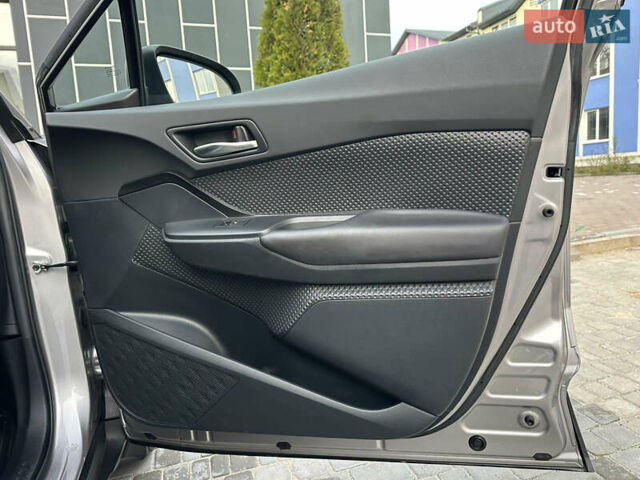 Сірий Тойота C-HR, об'ємом двигуна 1.2 л та пробігом 42 тис. км за 18950 $, фото 119 на Automoto.ua