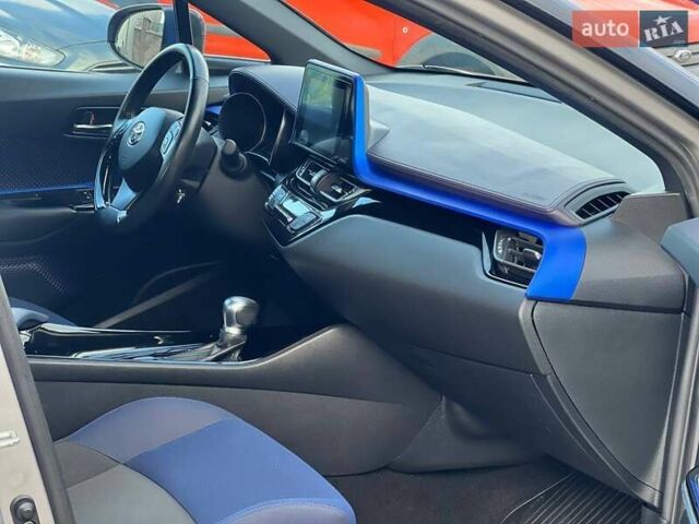 Сірий Тойота C-HR, об'ємом двигуна 1.2 л та пробігом 71 тис. км за 17200 $, фото 7 на Automoto.ua