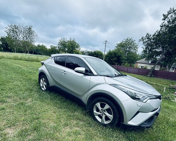 Серый Тойота C-HR, объемом двигателя 1.2 л и пробегом 171 тыс. км за 17000 $, фото 3 на Automoto.ua