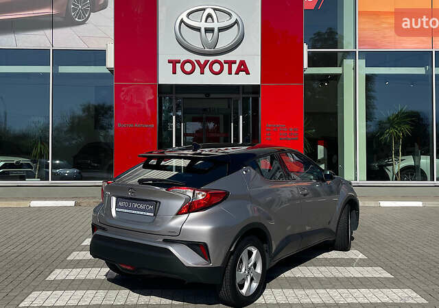Серый Тойота C-HR, объемом двигателя 1.2 л и пробегом 92 тыс. км за 19116 $, фото 16 на Automoto.ua