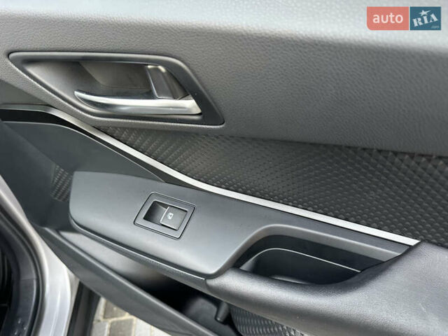 Сірий Тойота C-HR, об'ємом двигуна 1.2 л та пробігом 42 тис. км за 18950 $, фото 120 на Automoto.ua