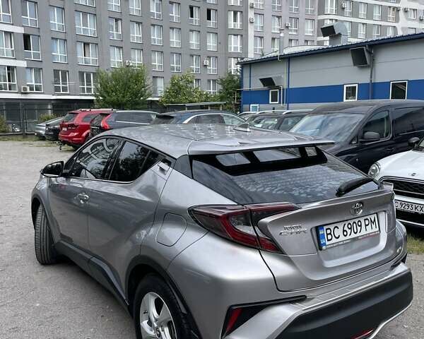 Серый Тойота C-HR, объемом двигателя 1.2 л и пробегом 58 тыс. км за 18200 $, фото 4 на Automoto.ua