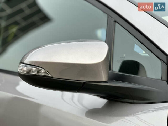 Сірий Тойота C-HR, об'ємом двигуна 1.2 л та пробігом 42 тис. км за 18950 $, фото 25 на Automoto.ua