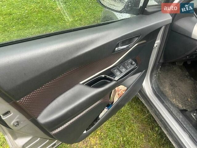 Серый Тойота C-HR, объемом двигателя 1.2 л и пробегом 137 тыс. км за 17500 $, фото 7 на Automoto.ua