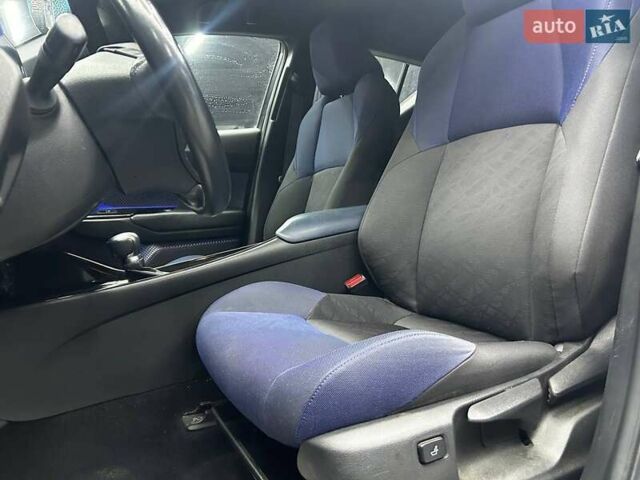 Серый Тойота C-HR, объемом двигателя 1.2 л и пробегом 41 тыс. км за 23000 $, фото 6 на Automoto.ua