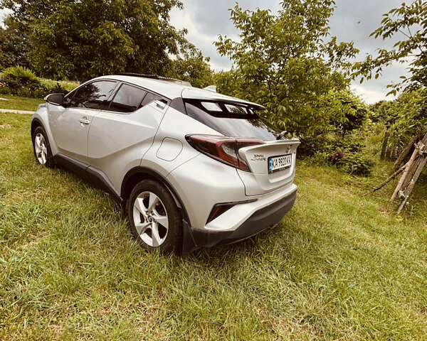 Серый Тойота C-HR, объемом двигателя 1.2 л и пробегом 171 тыс. км за 17000 $, фото 5 на Automoto.ua