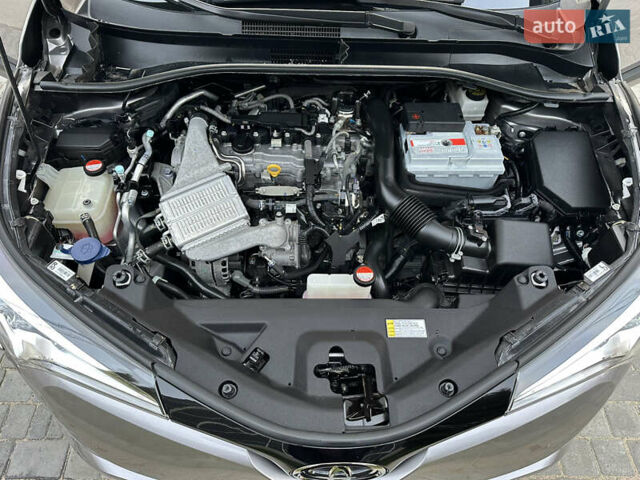 Сірий Тойота C-HR, об'ємом двигуна 1.2 л та пробігом 42 тис. км за 18950 $, фото 141 на Automoto.ua