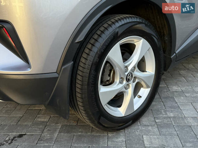 Сірий Тойота C-HR, об'ємом двигуна 1.2 л та пробігом 88 тис. км за 18000 $, фото 16 на Automoto.ua