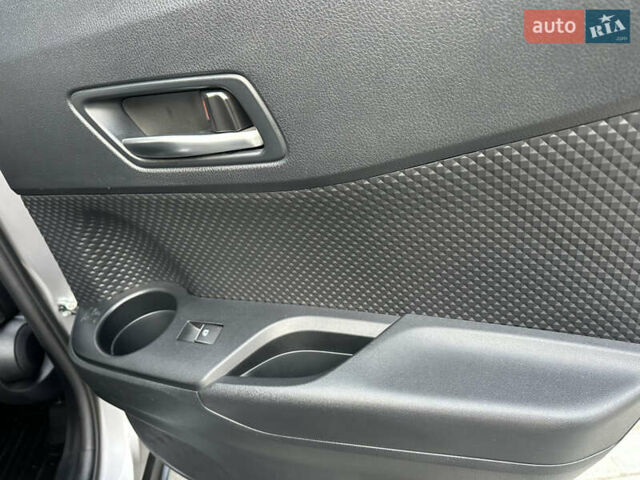Сірий Тойота C-HR, об'ємом двигуна 1.2 л та пробігом 42 тис. км за 18950 $, фото 128 на Automoto.ua