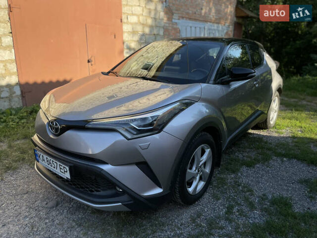 Серый Тойота C-HR, объемом двигателя 1.2 л и пробегом 72 тыс. км за 20000 $, фото 1 на Automoto.ua