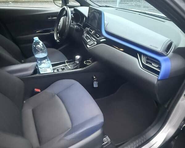 Серый Тойота C-HR, объемом двигателя 1.2 л и пробегом 180 тыс. км за 17500 $, фото 6 на Automoto.ua