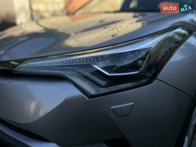 Серый Тойота C-HR, объемом двигателя 1.2 л и пробегом 72 тыс. км за 20000 $, фото 16 на Automoto.ua