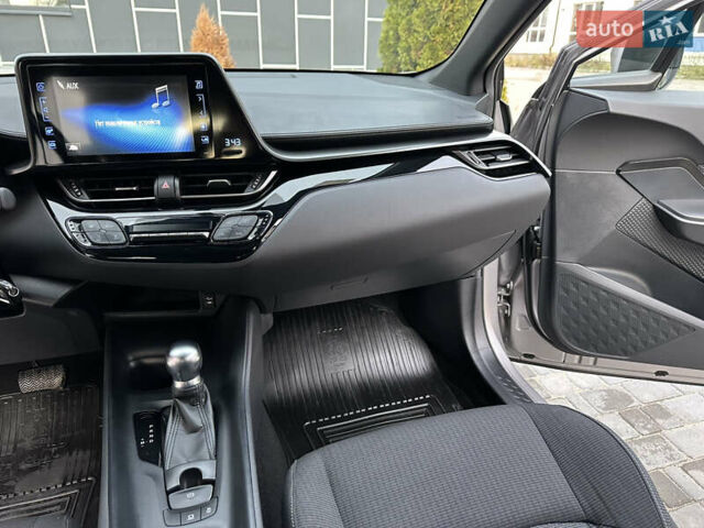 Сірий Тойота C-HR, об'ємом двигуна 1.2 л та пробігом 42 тис. км за 18950 $, фото 131 на Automoto.ua