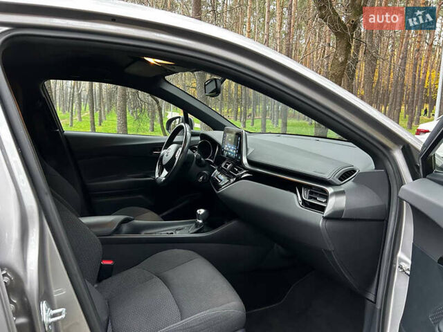 Сірий Тойота C-HR, об'ємом двигуна 1.2 л та пробігом 42 тис. км за 20000 $, фото 15 на Automoto.ua