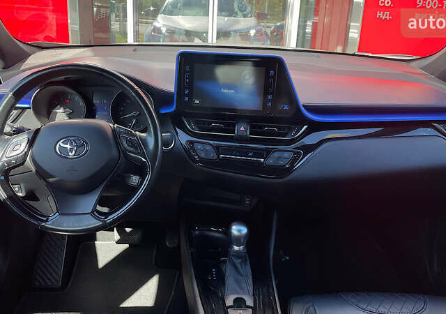 Серый Тойота C-HR, объемом двигателя 1.2 л и пробегом 92 тыс. км за 19116 $, фото 6 на Automoto.ua