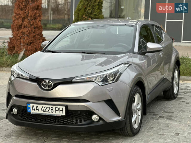 Сірий Тойота C-HR, об'ємом двигуна 1.2 л та пробігом 42 тис. км за 18950 $, фото 40 на Automoto.ua