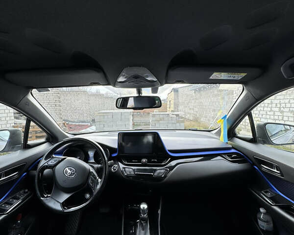 Серый Тойота C-HR, объемом двигателя 1.2 л и пробегом 82 тыс. км за 21800 $, фото 6 на Automoto.ua