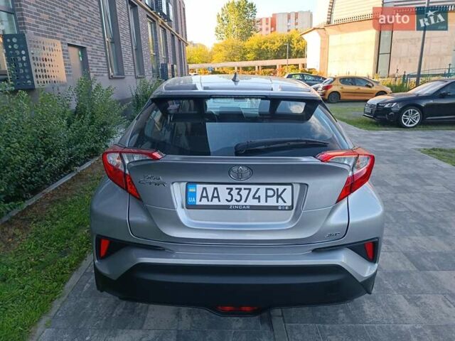 Тойота C-HR 2016 у Львові на Automoto.ua Сірий Тойота C-HR, об'ємом двигуна 1.2 л та пробігом 96 тис. км за 17500 $, фото 4 на Automoto.ua