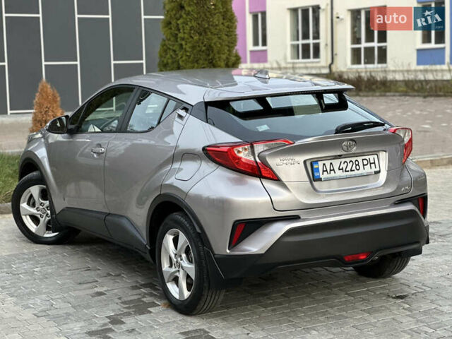 Сірий Тойота C-HR, об'ємом двигуна 1.2 л та пробігом 42 тис. км за 18950 $, фото 72 на Automoto.ua