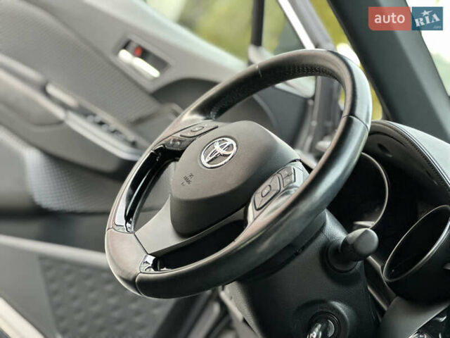 Сірий Тойота C-HR, об'ємом двигуна 1.2 л та пробігом 42 тис. км за 18950 $, фото 110 на Automoto.ua