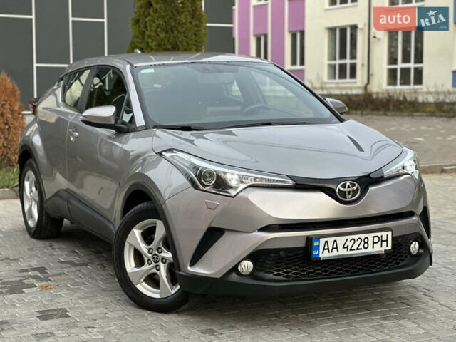 Сірий Тойота C-HR, об'ємом двигуна 1.2 л та пробігом 42 тис. км за 18950 $, фото 13 на Automoto.ua