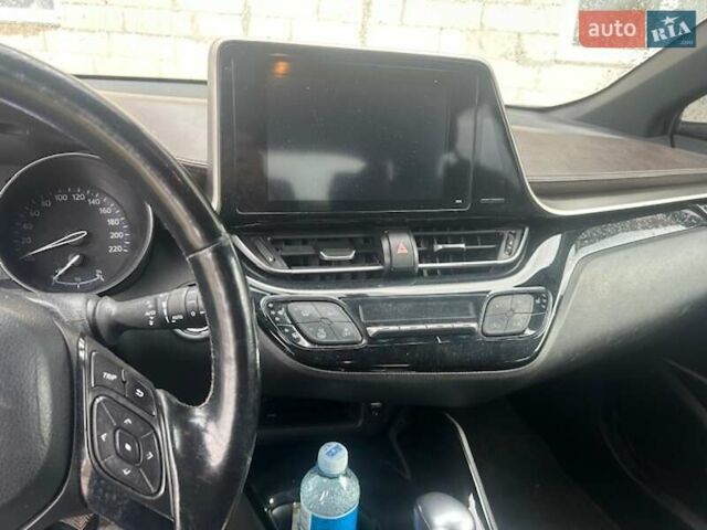 Серый Тойота C-HR, объемом двигателя 1.2 л и пробегом 137 тыс. км за 17500 $, фото 9 на Automoto.ua