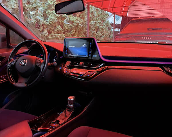 Серый Тойота C-HR, объемом двигателя 1.2 л и пробегом 115 тыс. км за 16300 $, фото 10 на Automoto.ua