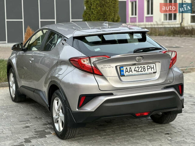 Сірий Тойота C-HR, об'ємом двигуна 1.2 л та пробігом 42 тис. км за 18950 $, фото 52 на Automoto.ua