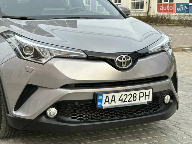 Сірий Тойота C-HR, об'ємом двигуна 1.2 л та пробігом 42 тис. км за 18950 $, фото 8 на Automoto.ua