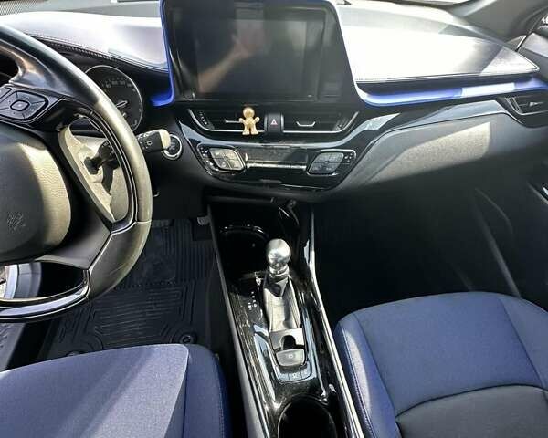 Серый Тойота C-HR, объемом двигателя 1.2 л и пробегом 80 тыс. км за 18500 $, фото 12 на Automoto.ua