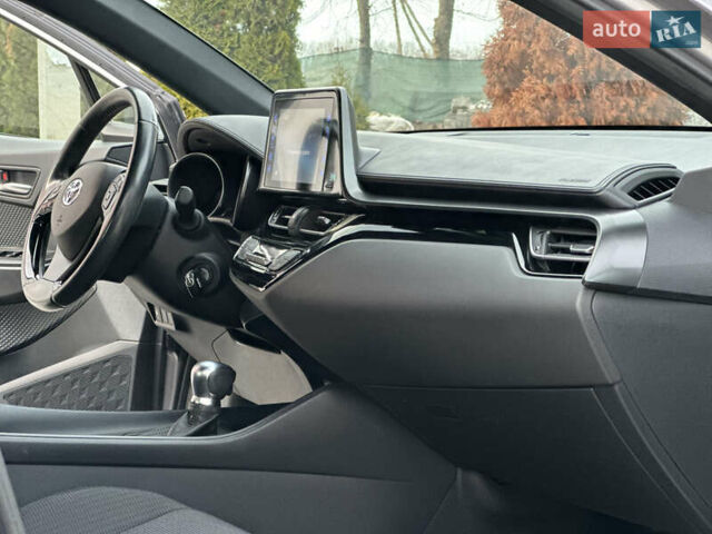 Сірий Тойота C-HR, об'ємом двигуна 1.2 л та пробігом 42 тис. км за 18950 $, фото 112 на Automoto.ua