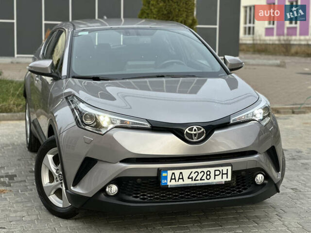 Сірий Тойота C-HR, об'ємом двигуна 1.2 л та пробігом 42 тис. км за 18950 $, фото 43 на Automoto.ua
