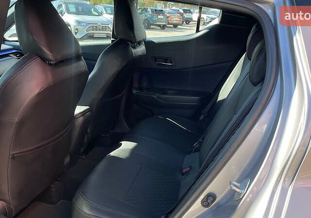 Серый Тойота C-HR, объемом двигателя 1.2 л и пробегом 92 тыс. км за 19116 $, фото 9 на Automoto.ua