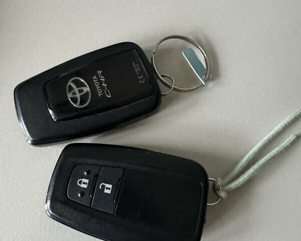 Серый Тойота C-HR, объемом двигателя 1.2 л и пробегом 82 тыс. км за 21800 $, фото 17 на Automoto.ua