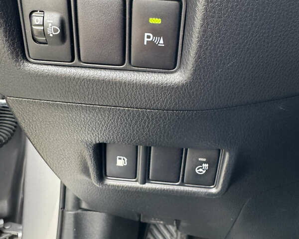 Серый Тойота C-HR, объемом двигателя 1.2 л и пробегом 82 тыс. км за 21800 $, фото 9 на Automoto.ua