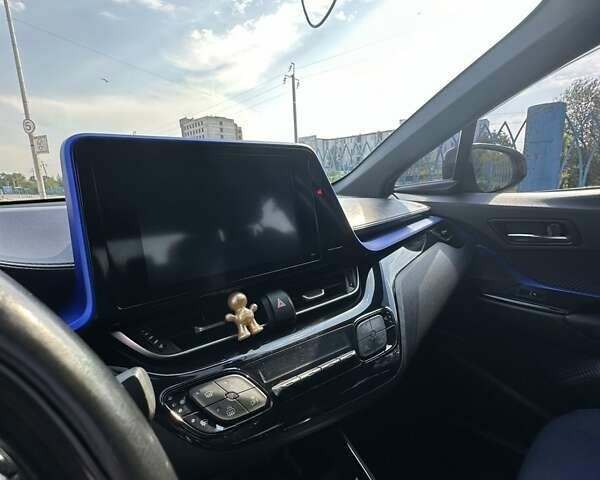 Серый Тойота C-HR, объемом двигателя 1.2 л и пробегом 80 тыс. км за 18500 $, фото 15 на Automoto.ua