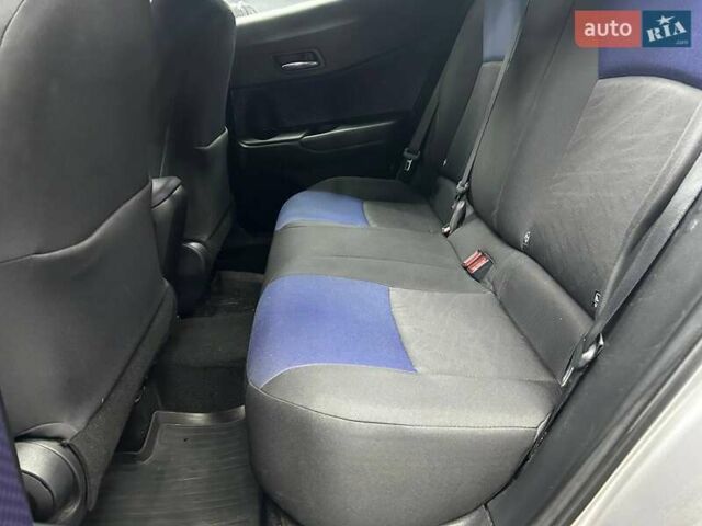 Серый Тойота C-HR, объемом двигателя 1.2 л и пробегом 41 тыс. км за 23000 $, фото 15 на Automoto.ua