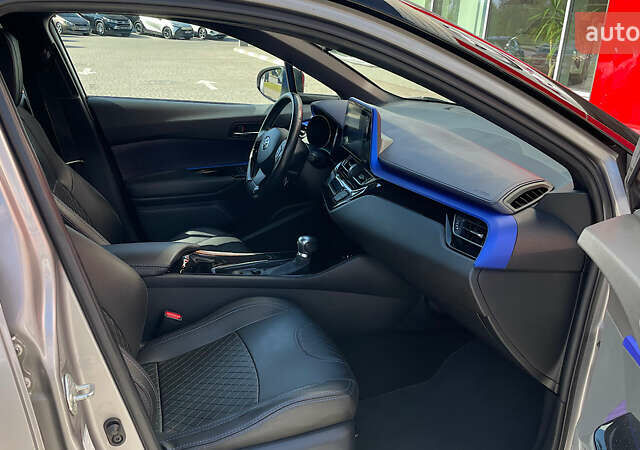 Серый Тойота C-HR, объемом двигателя 1.2 л и пробегом 92 тыс. км за 19116 $, фото 5 на Automoto.ua