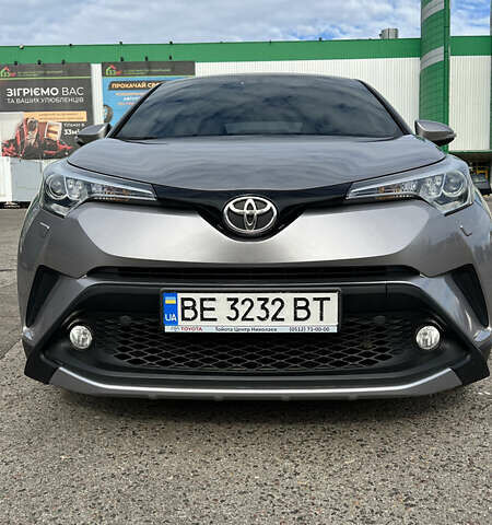 Серый Тойота C-HR, объемом двигателя 1.2 л и пробегом 133 тыс. км за 21000 $, фото 2 на Automoto.ua