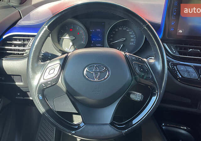 Серый Тойота C-HR, объемом двигателя 1.2 л и пробегом 92 тыс. км за 19116 $, фото 11 на Automoto.ua