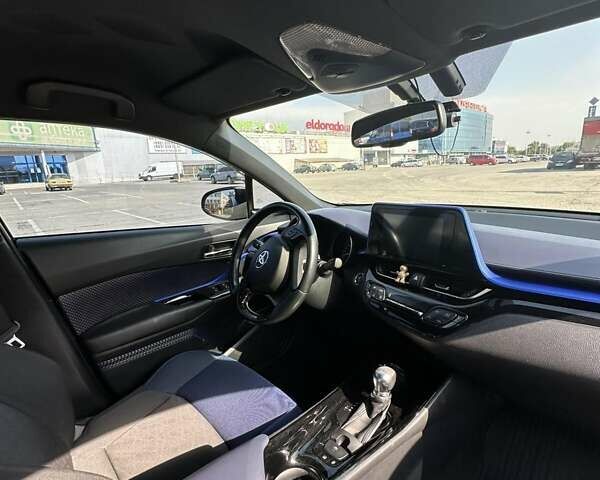 Серый Тойота C-HR, объемом двигателя 1.2 л и пробегом 80 тыс. км за 18500 $, фото 10 на Automoto.ua