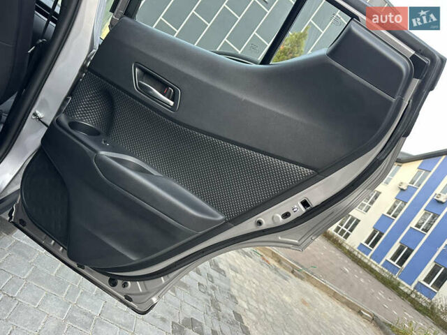 Сірий Тойота C-HR, об'ємом двигуна 1.2 л та пробігом 42 тис. км за 18950 $, фото 127 на Automoto.ua