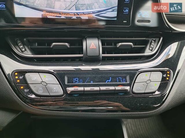 Тойота C-HR 2016 у Львові на Automoto.ua Сірий Тойота C-HR, об'ємом двигуна 1.2 л та пробігом 96 тис. км за 17500 $, фото 15 на Automoto.ua