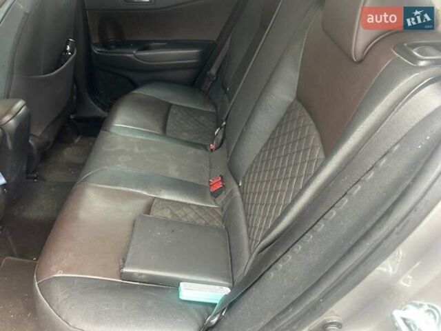 Серый Тойота C-HR, объемом двигателя 1.2 л и пробегом 137 тыс. км за 17500 $, фото 11 на Automoto.ua